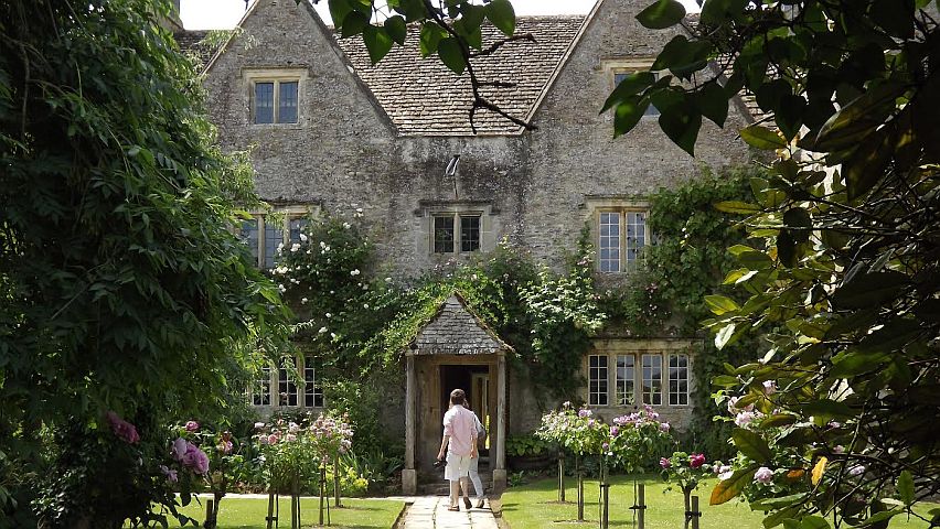 Kelmscott Manor, the summer home of William Morris. Copyright Society of Antiquaries.